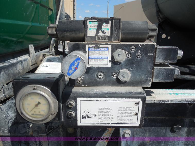 image for item H9863 1996 Mack RD690S mixer truck