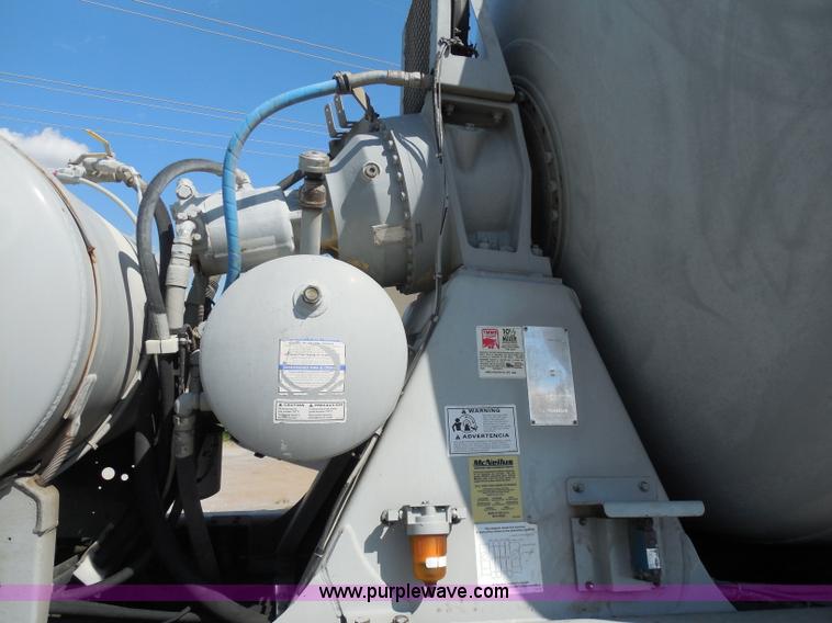 image for item H9863 1996 Mack RD690S mixer truck