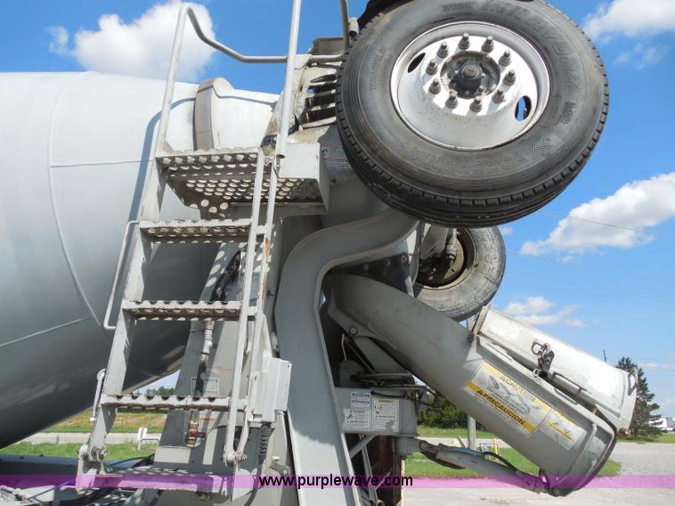 image for item H9863 1996 Mack RD690S mixer truck