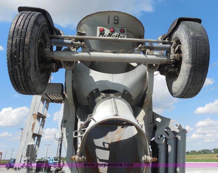 image for item H9863 1996 Mack RD690S mixer truck