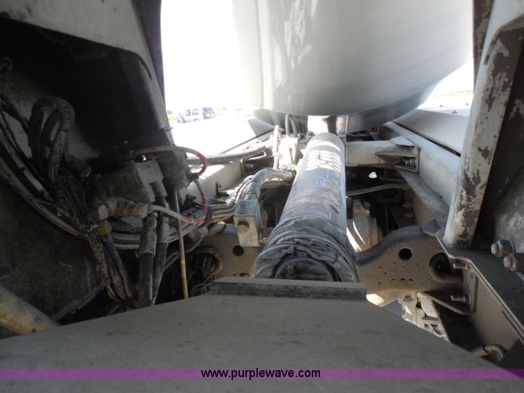 image for item H9863 1996 Mack RD690S mixer truck