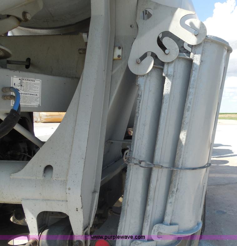 image for item H9863 1996 Mack RD690S mixer truck