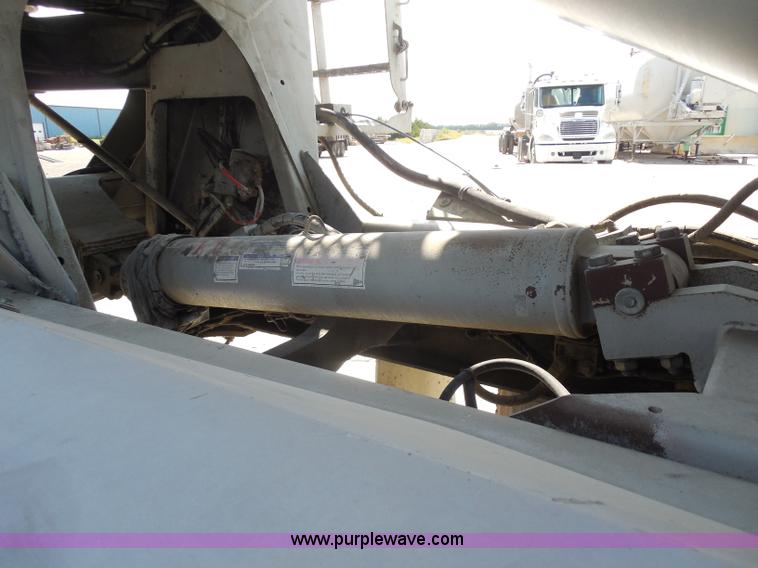 image for item H9863 1996 Mack RD690S mixer truck