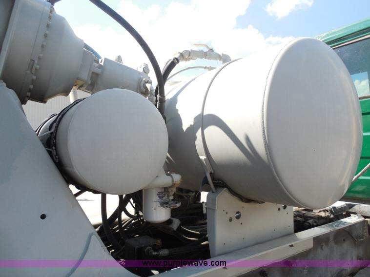 image for item H9863 1996 Mack RD690S mixer truck