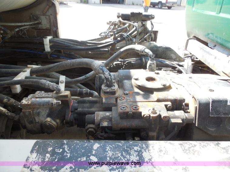 image for item H9863 1996 Mack RD690S mixer truck