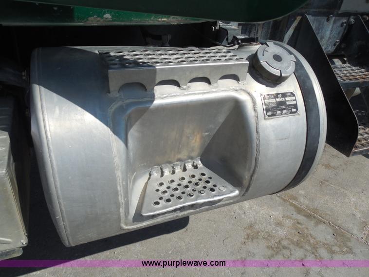 image for item H9863 1996 Mack RD690S mixer truck