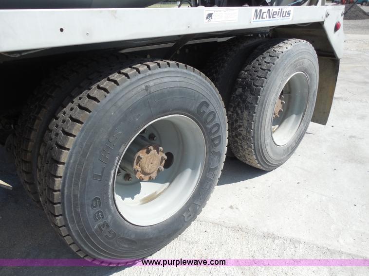 image for item H9863 1996 Mack RD690S mixer truck