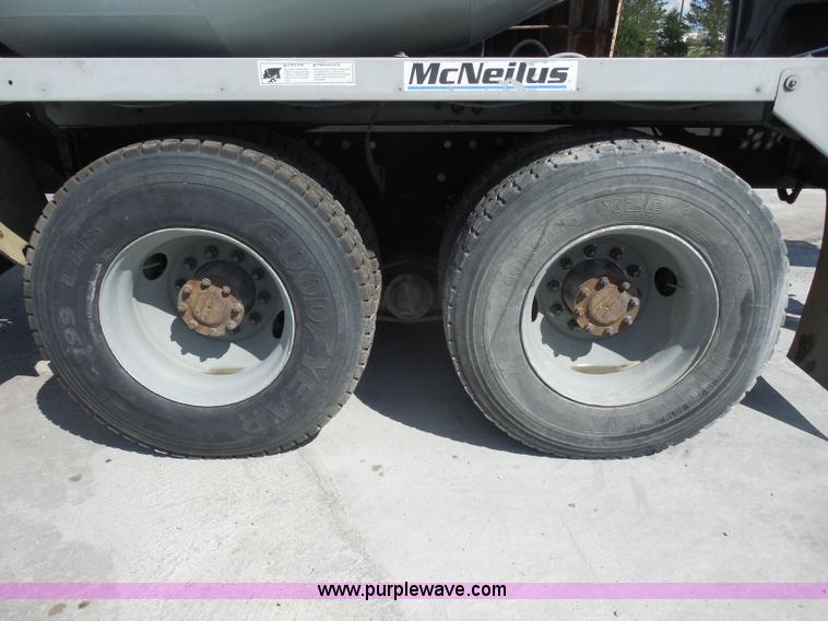 image for item H9863 1996 Mack RD690S mixer truck