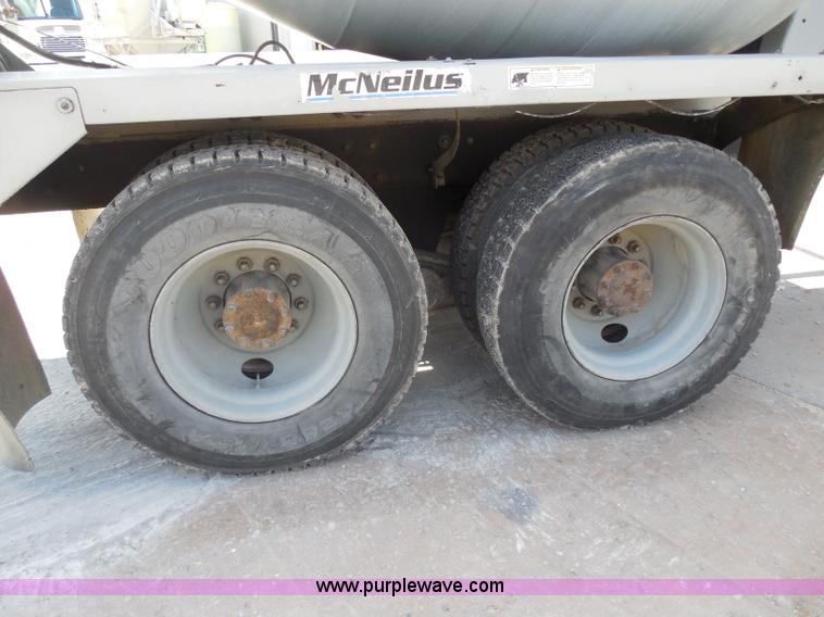 image for item H9863 1996 Mack RD690S mixer truck