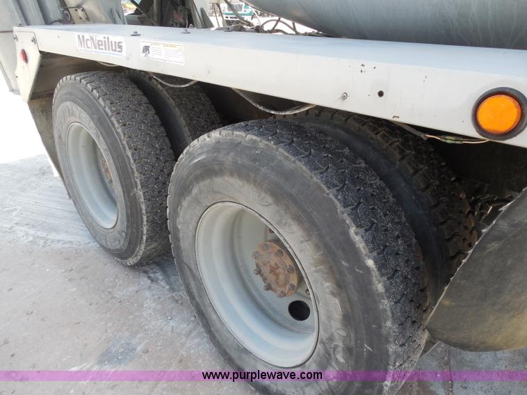 image for item H9863 1996 Mack RD690S mixer truck