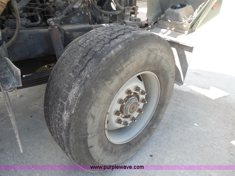 image for item H9863 1996 Mack RD690S mixer truck