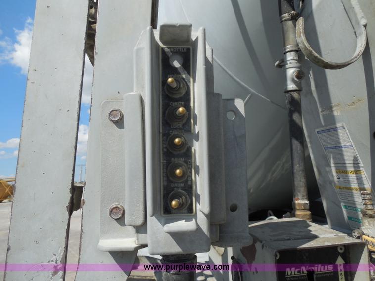 image for item H9863 1996 Mack RD690S mixer truck