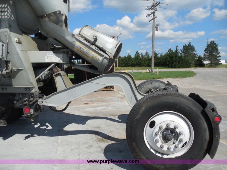 image for item H9863 1996 Mack RD690S mixer truck