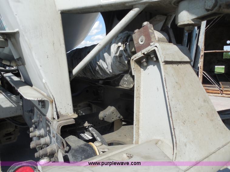 image for item H9863 1996 Mack RD690S mixer truck