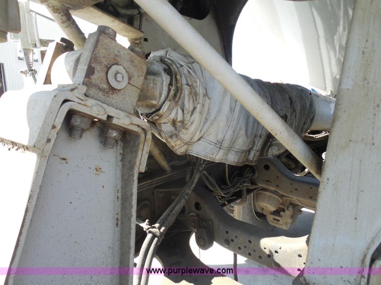 image for item H9863 1996 Mack RD690S mixer truck