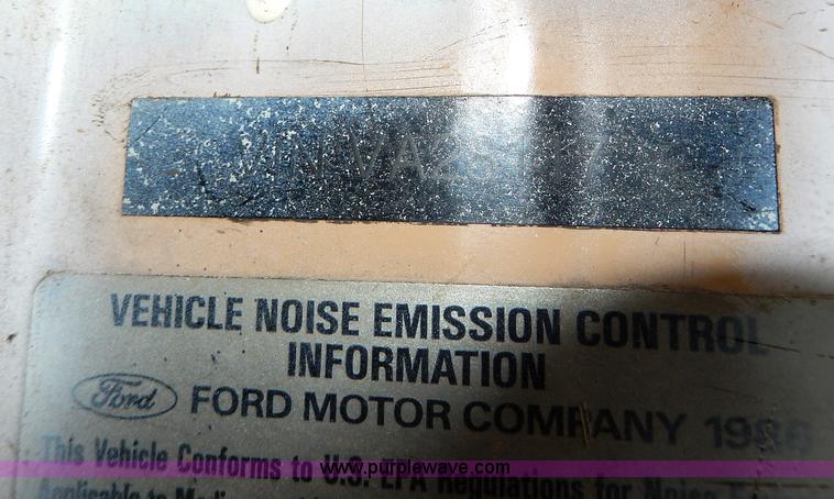 image for item I4441 1986 Ford LT8000 dump truck