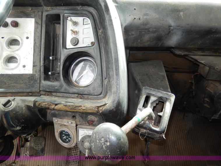 image for item I4441 1986 Ford LT8000 dump truck