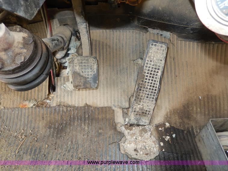 image for item I4441 1986 Ford LT8000 dump truck