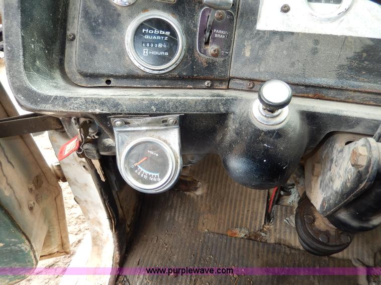 image for item I4441 1986 Ford LT8000 dump truck