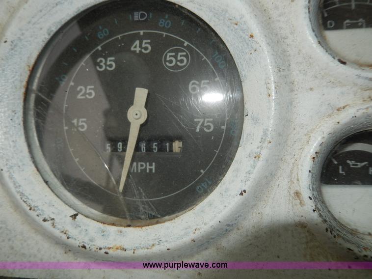 image for item I4441 1986 Ford LT8000 dump truck