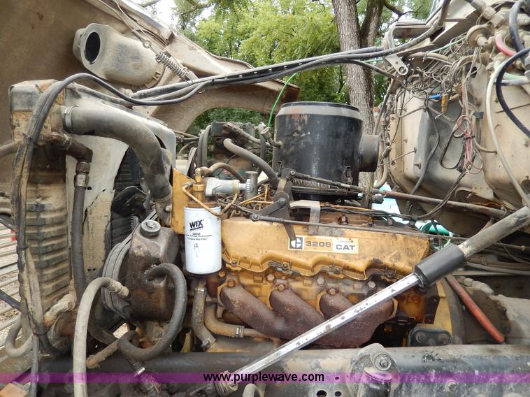 image for item I4441 1986 Ford LT8000 dump truck