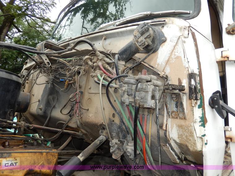 image for item I4441 1986 Ford LT8000 dump truck