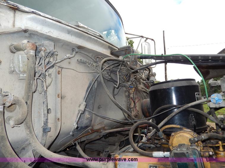 image for item I4441 1986 Ford LT8000 dump truck