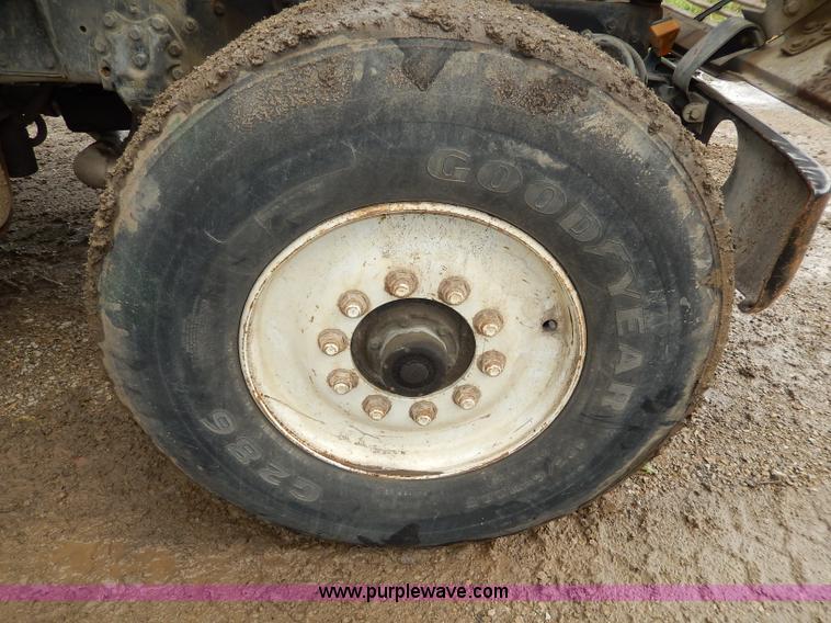 image for item I4441 1986 Ford LT8000 dump truck