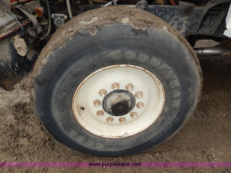 image for item I4441 1986 Ford LT8000 dump truck