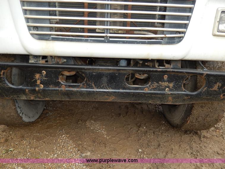 image for item I4441 1986 Ford LT8000 dump truck