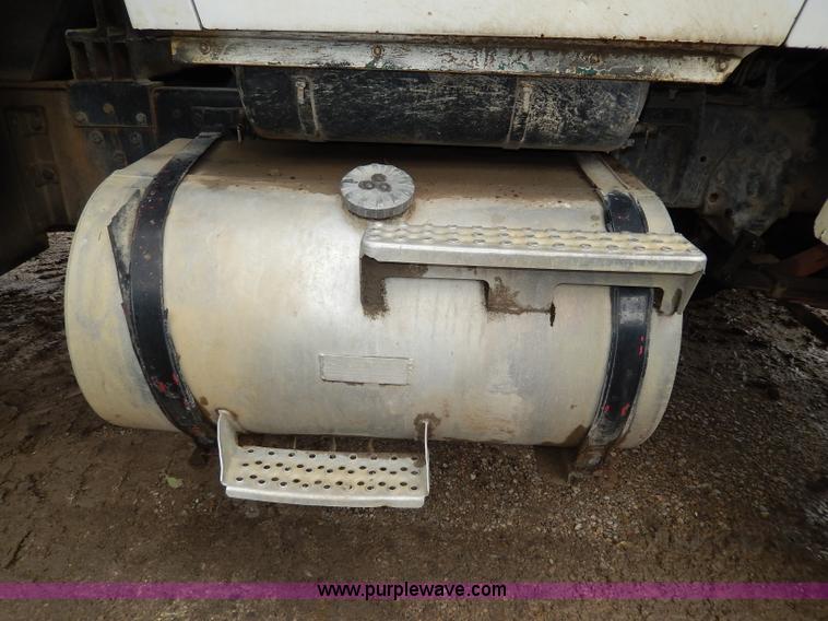 image for item I4441 1986 Ford LT8000 dump truck