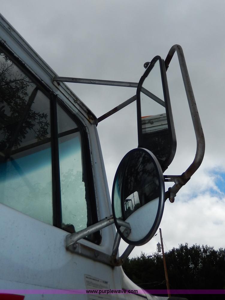 image for item I4441 1986 Ford LT8000 dump truck