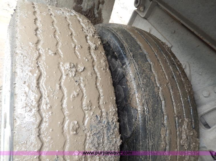 image for item I4441 1986 Ford LT8000 dump truck