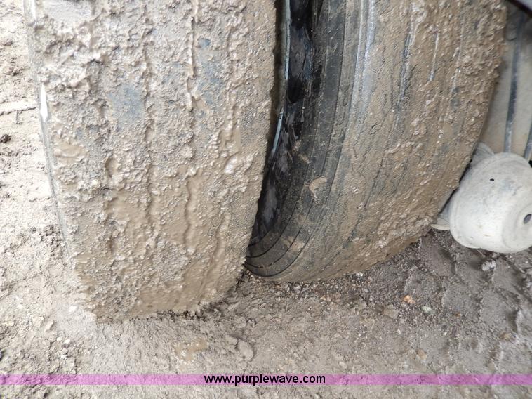 image for item I4441 1986 Ford LT8000 dump truck