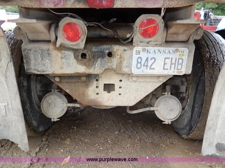 image for item I4441 1986 Ford LT8000 dump truck