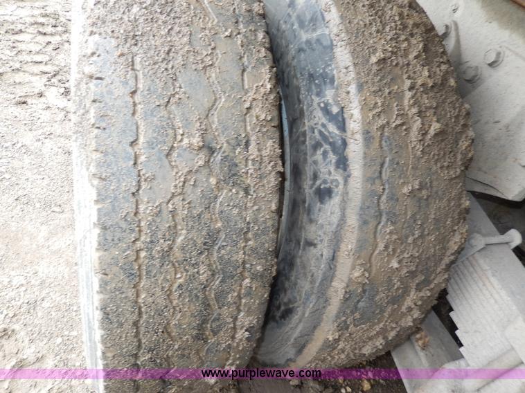 image for item I4441 1986 Ford LT8000 dump truck