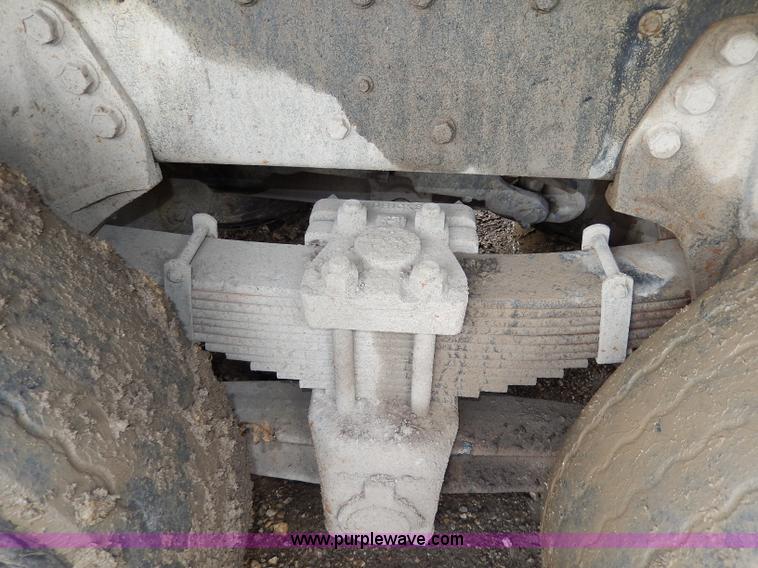 image for item I4441 1986 Ford LT8000 dump truck