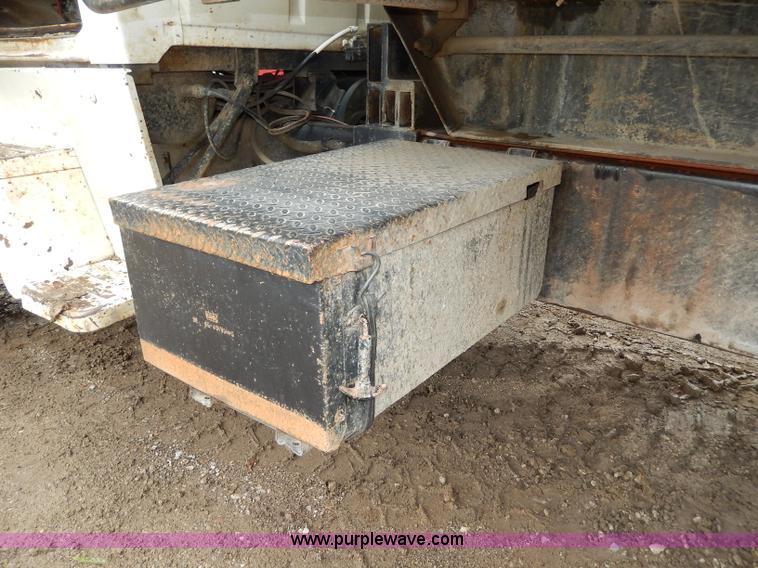 image for item I4441 1986 Ford LT8000 dump truck