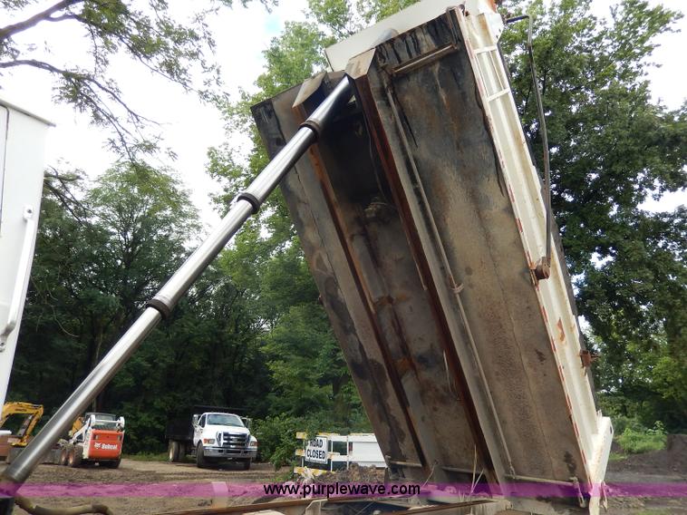 image for item I4441 1986 Ford LT8000 dump truck