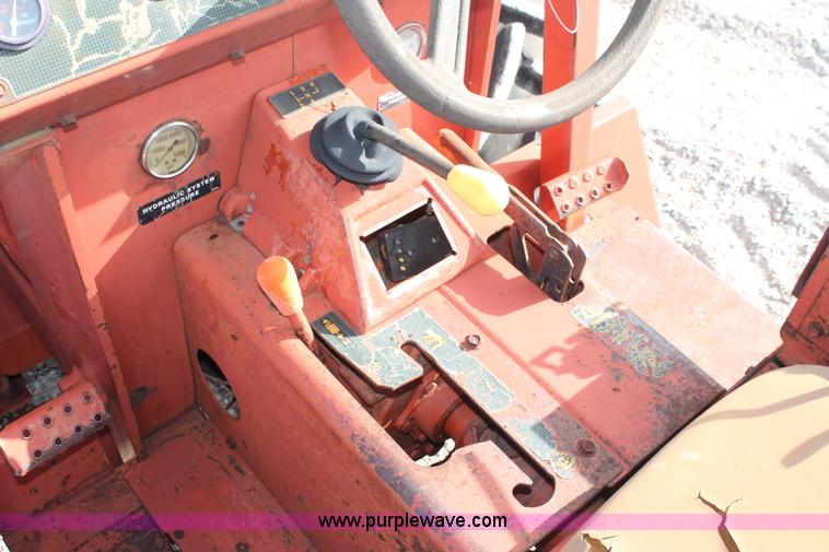 image for item I7933 1997 Ditch Witch 7610DD trencher cable plow