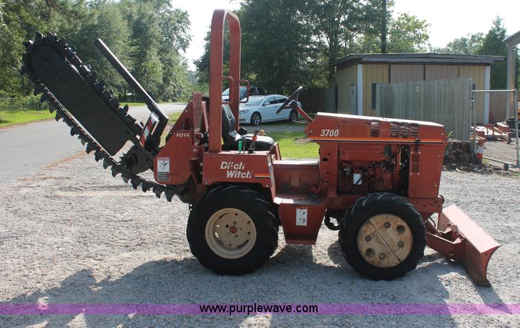 image for item I7934 2002 Ditch Witch 3700DD slide trencher