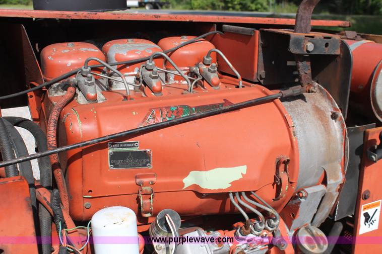 image for item I7935 1993 Ditch Witch 5110DD trencher