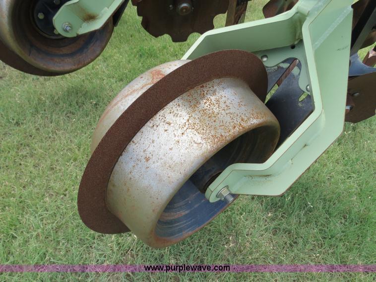 image for item B4786 2007 Orthman 1TRIPR 12R30 strip till