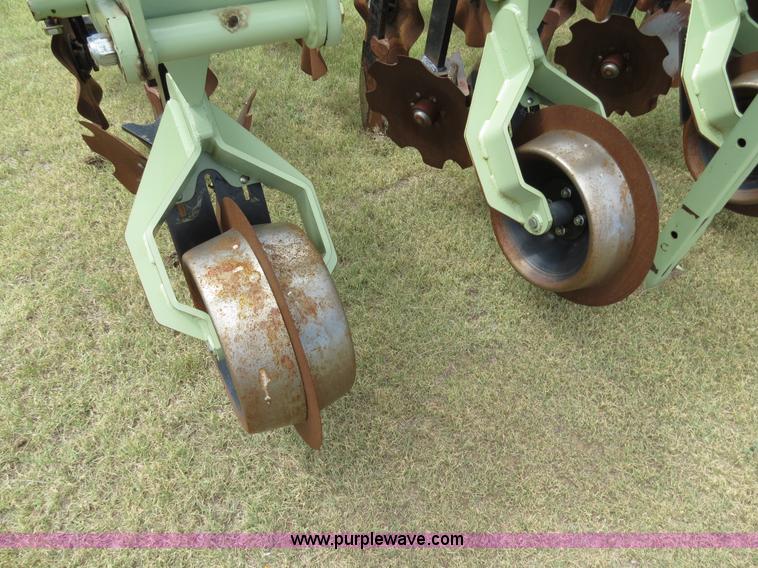 image for item B4786 2007 Orthman 1TRIPR 12R30 strip till