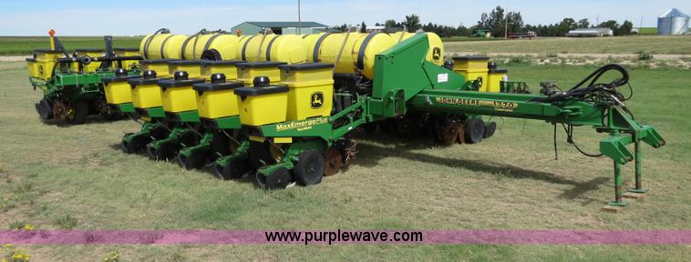 image for item B4787 2001 John Deere 1770 planter