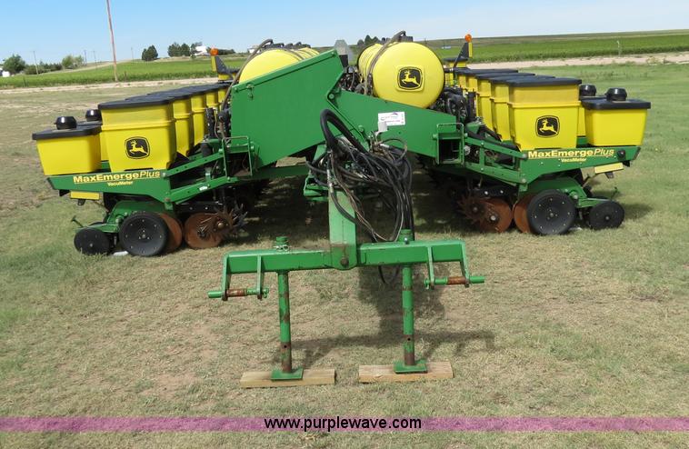 image for item B4787 2001 John Deere 1770 planter