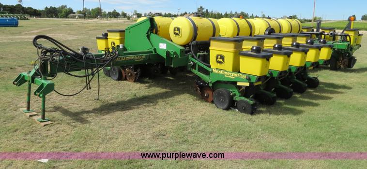 image for item B4787 2001 John Deere 1770 planter