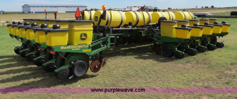 image for item B4787 2001 John Deere 1770 planter