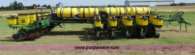 image for item B4787 2001 John Deere 1770 planter