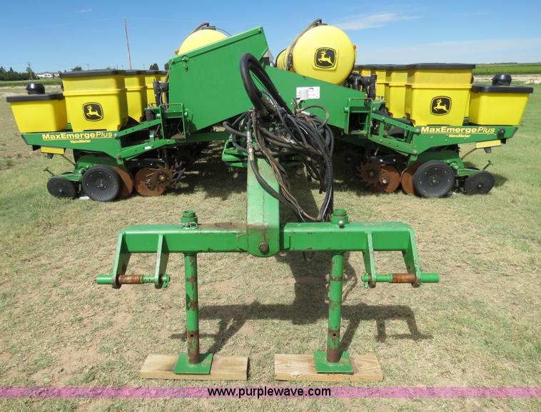 image for item B4787 2001 John Deere 1770 planter